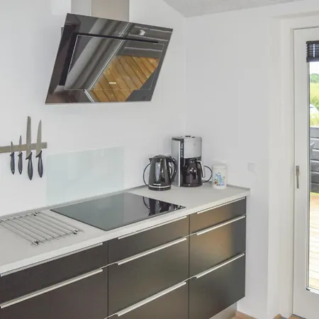 4 Bedroom Awesome In Hadsund בית נופש Haslevgårde