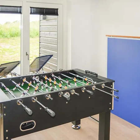 בית נופש 4 Bedroom Awesome In Hadsund Haslevgårde